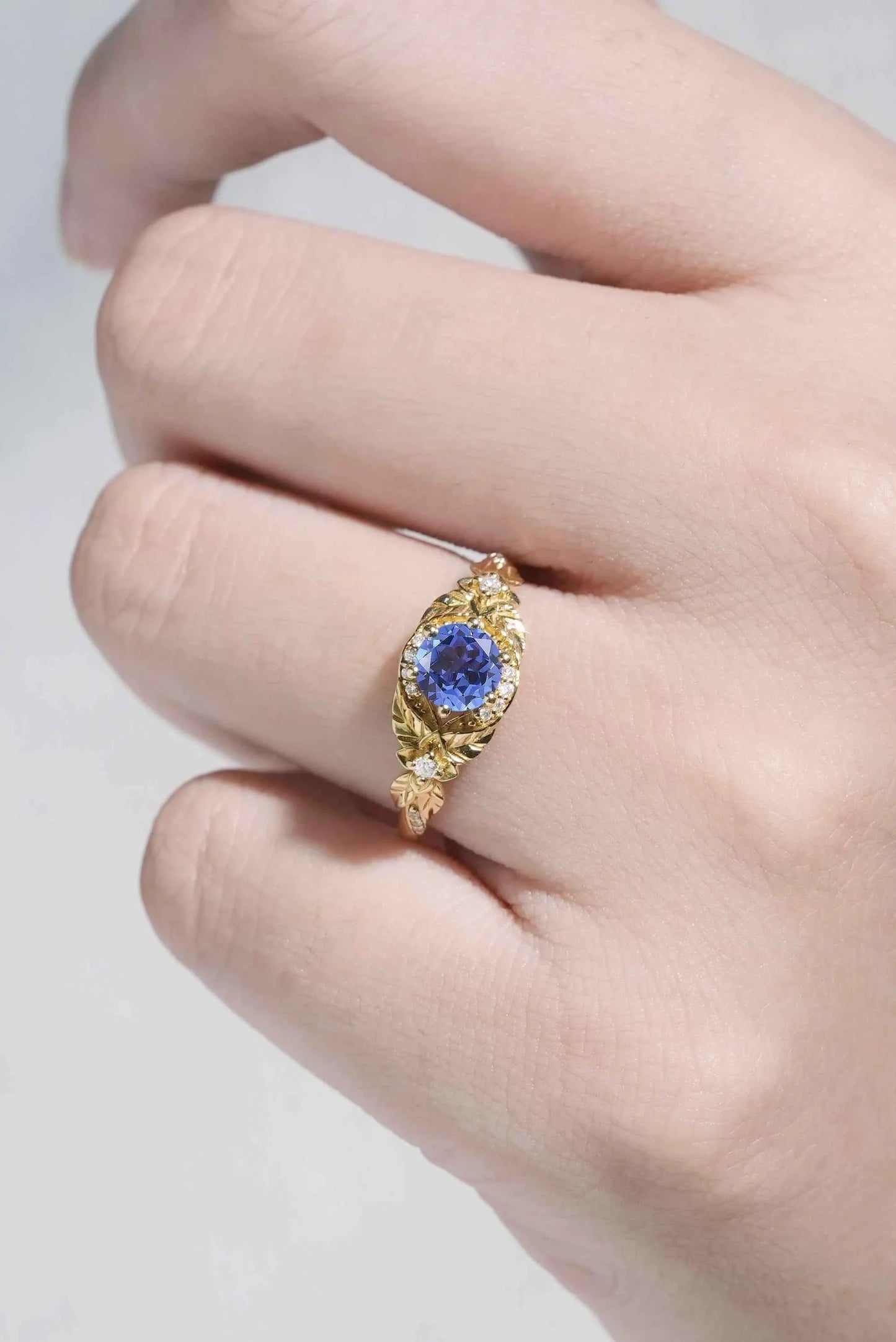 Nature Inspired Round Cut Cornflower Sapphire Gemstone Ring