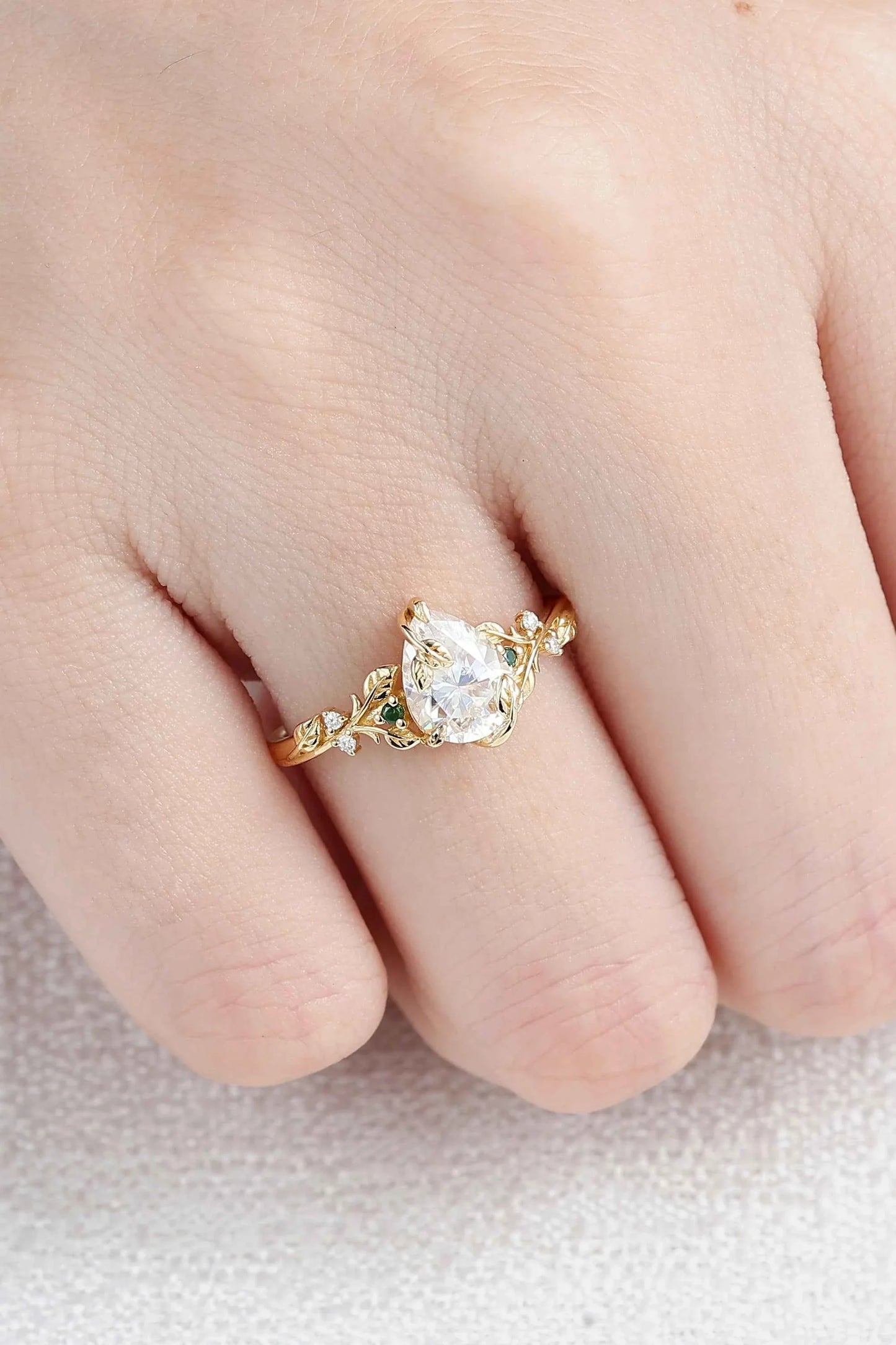 Nature Leaf Intertwined Design Pear Cut Moissanite Engagement Ring Set 2pcs