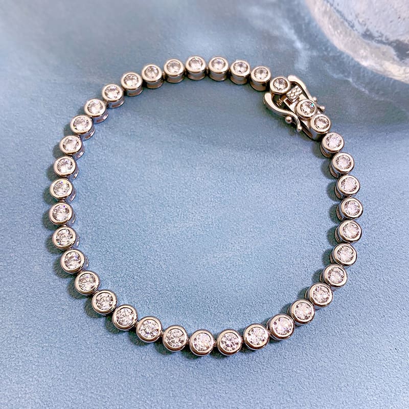 Chic Round Cut Bracelet for Women