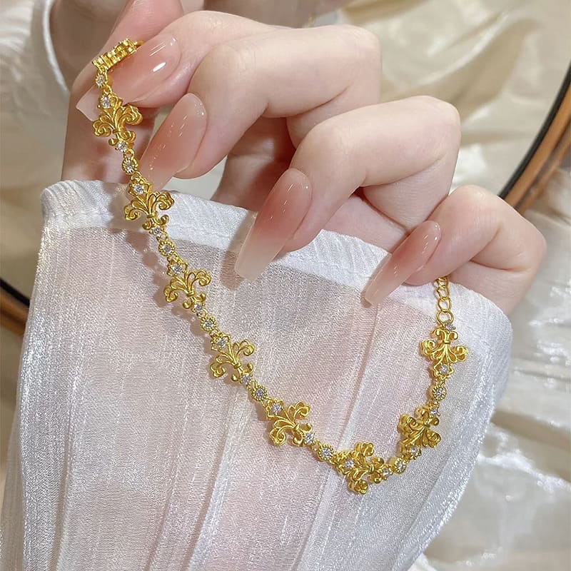 Ornate Round Cut Women's Bracelet