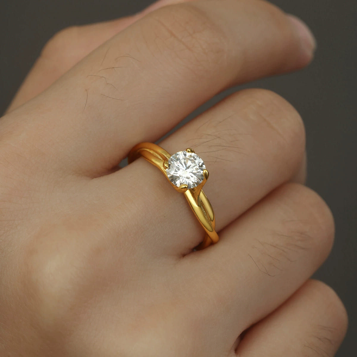 Elegant Round Cut 1.0ct Twist Design Engagement Ring In Sterling Silver