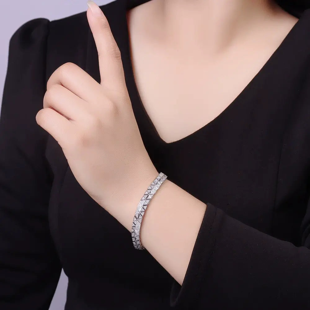 Chic round cut moissanite bracelet, rhodium plated, 925 sterling silver