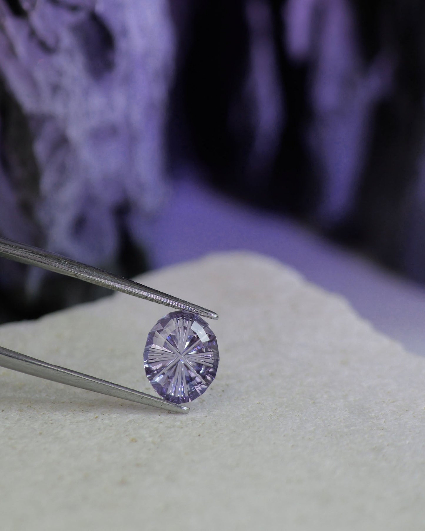 Tanzanite, Hortensia cut | natural, purplish lavender color, oval-cut, 9x7mm, 1.6ct