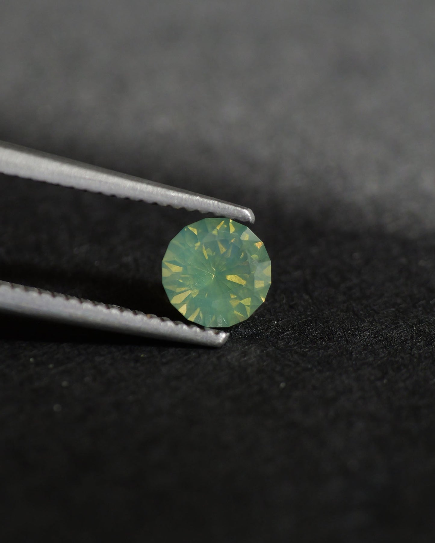 Opalescent Sapphire | natural, multicolor: blue, green & yellow, round-cut, 5mm, 0.65ct, Madagascar