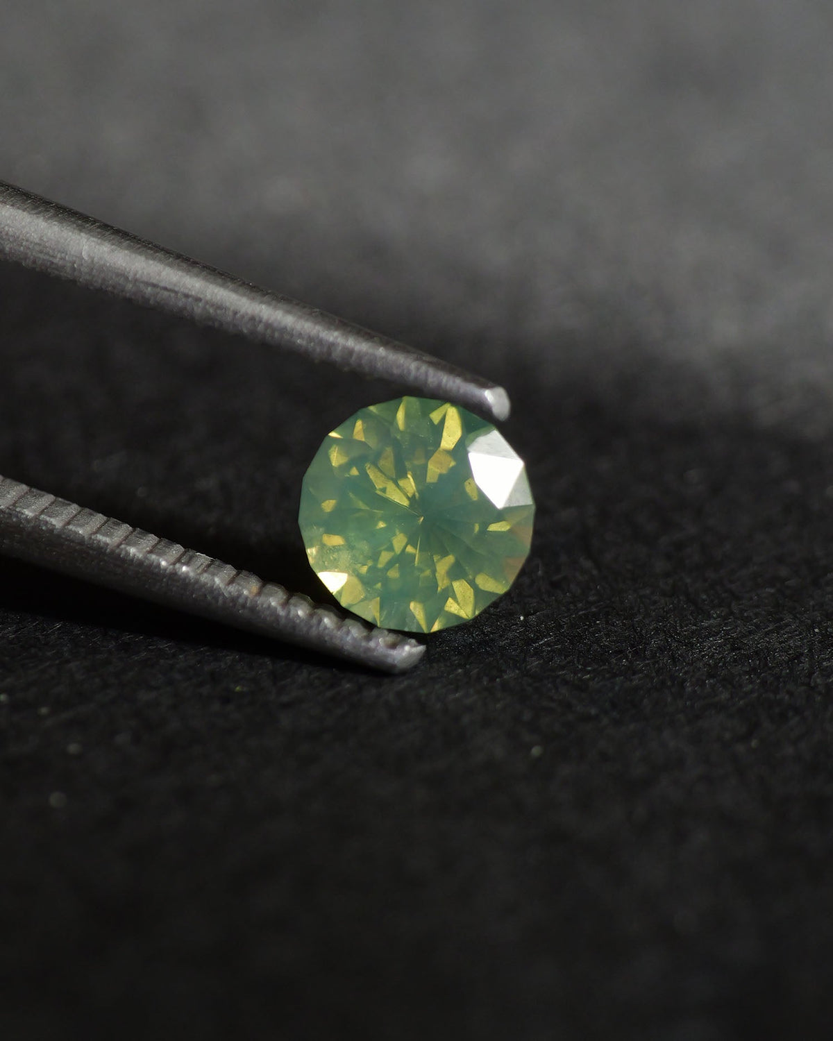 Opalescent Sapphire | natural, multicolor: blue, green & yellow, round-cut, 5mm, 0.65ct, Madagascar