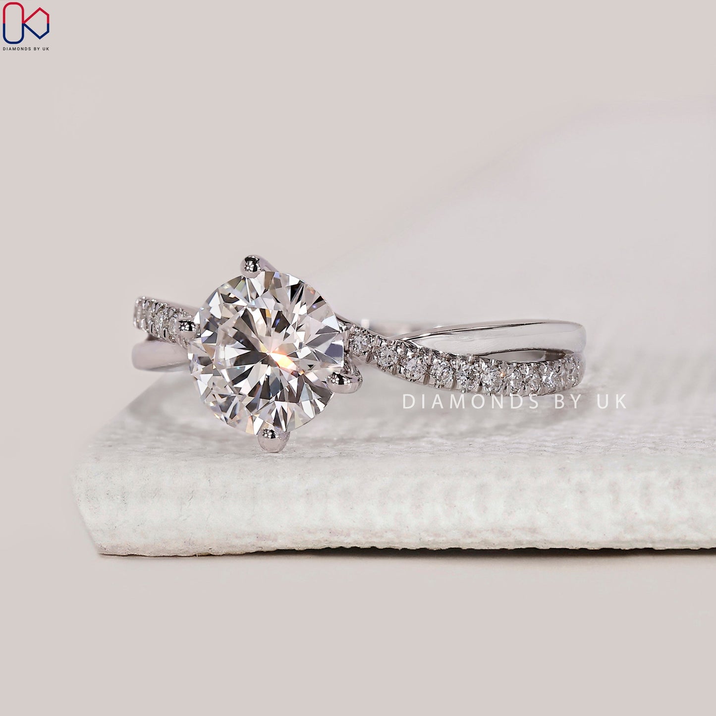Round Cut White Gold Engagement Ring