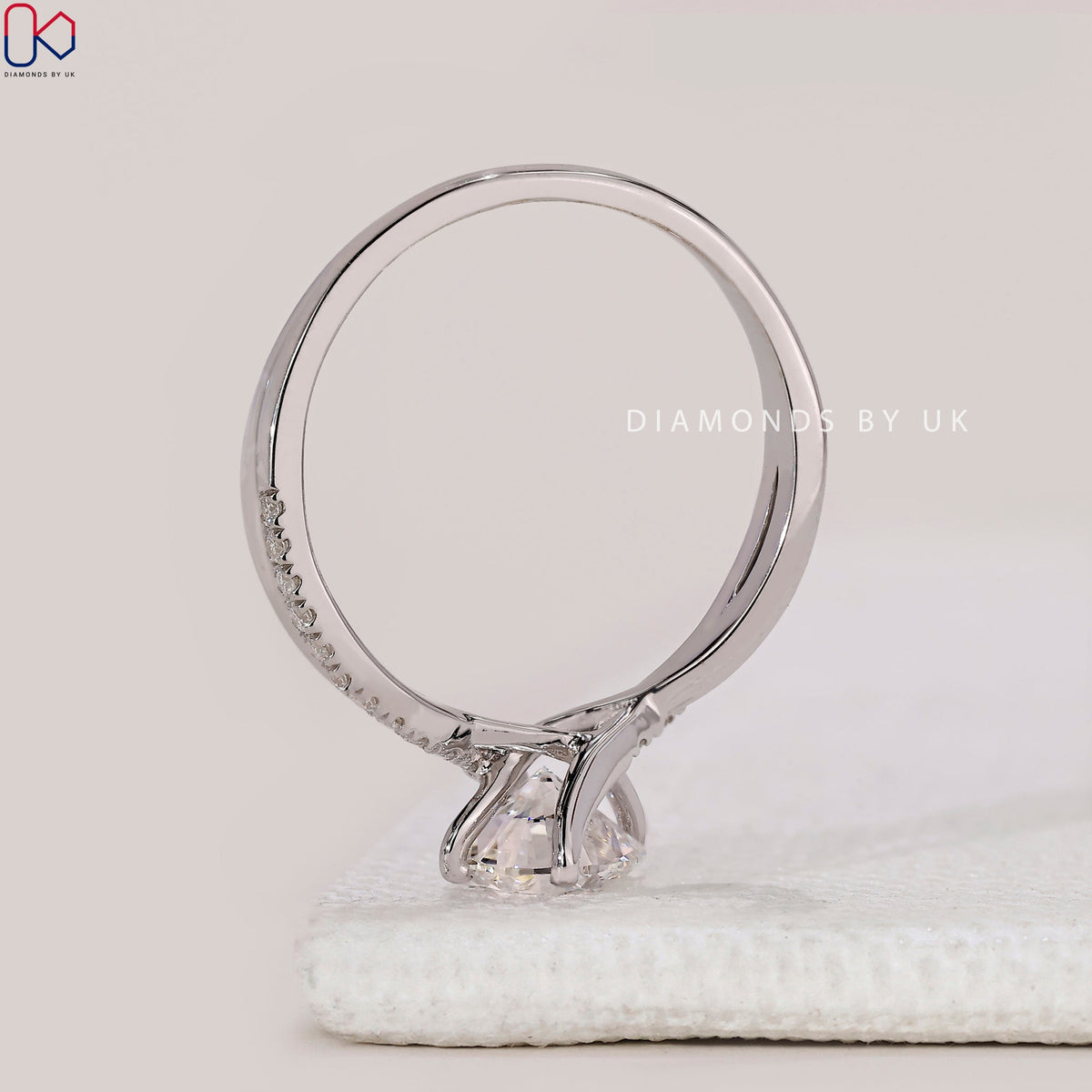 Round Cut White Gold Engagement Ring