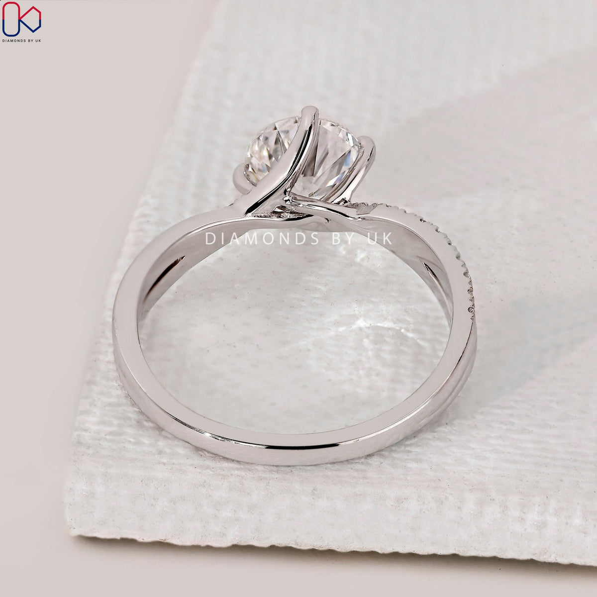 Round Cut White Gold Engagement Ring