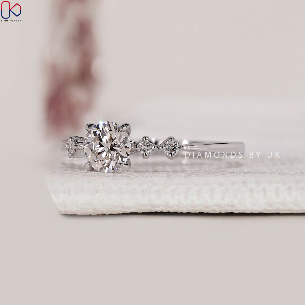 White Gold Engagement Ring With Round Diamond