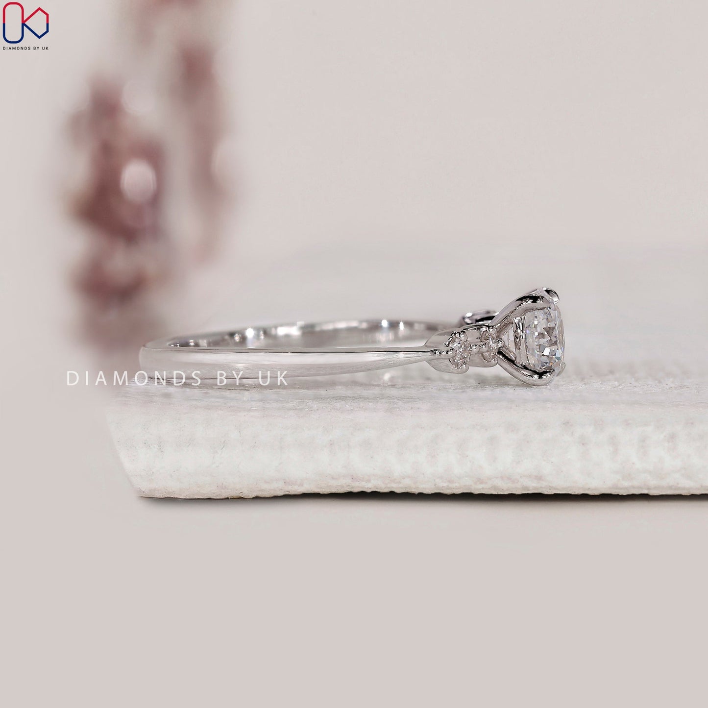 White Gold Engagement Ring With Round Diamond