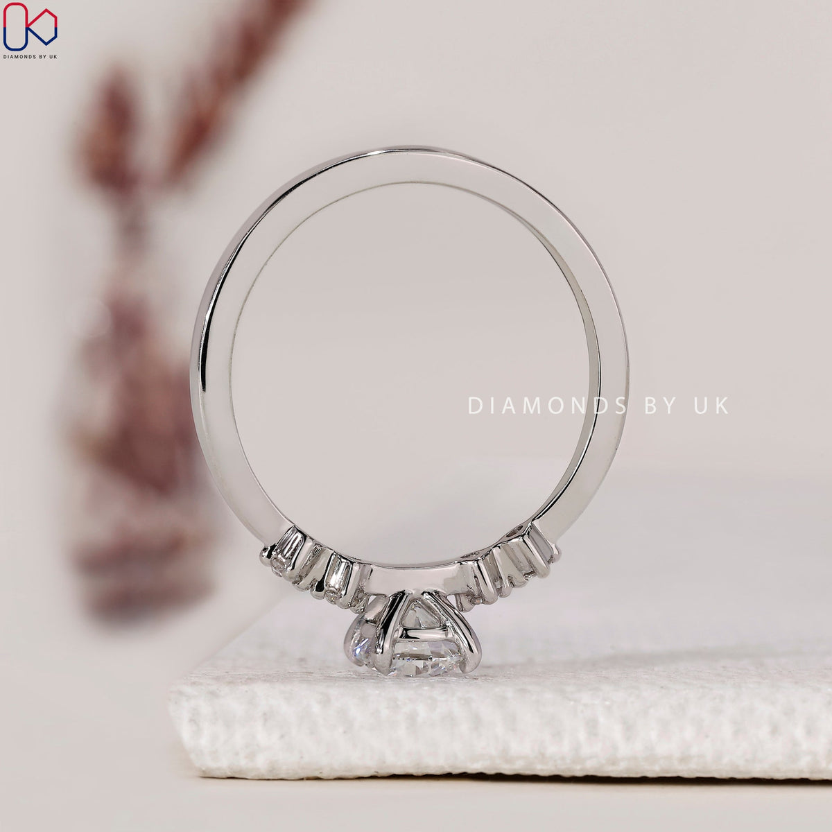 White Gold Engagement Ring With Round Diamond