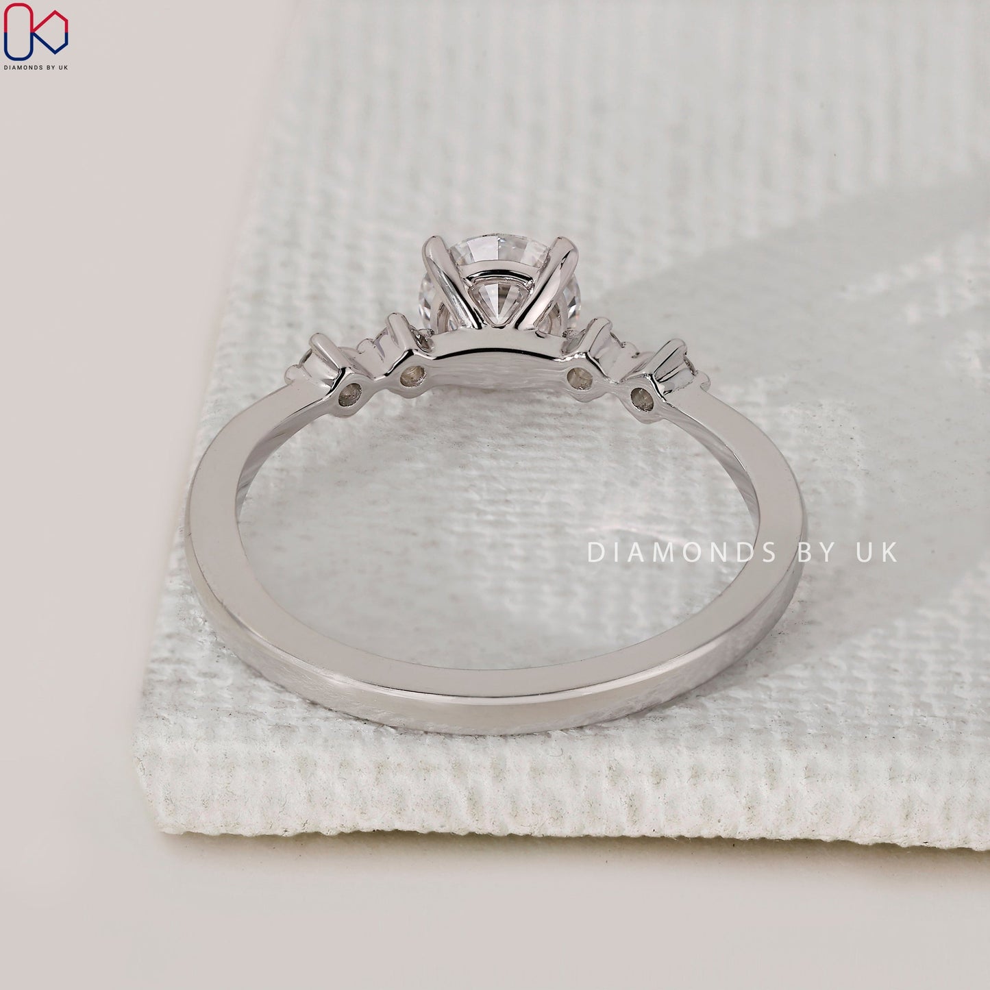 White Gold Engagement Ring With Round Diamond