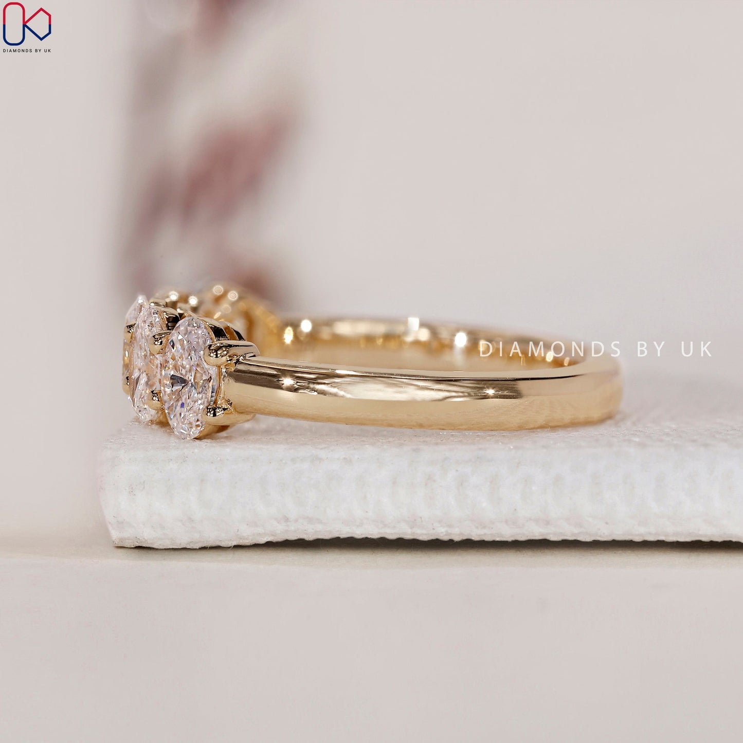 Oval Wedding Band – 5 Stone Diamond