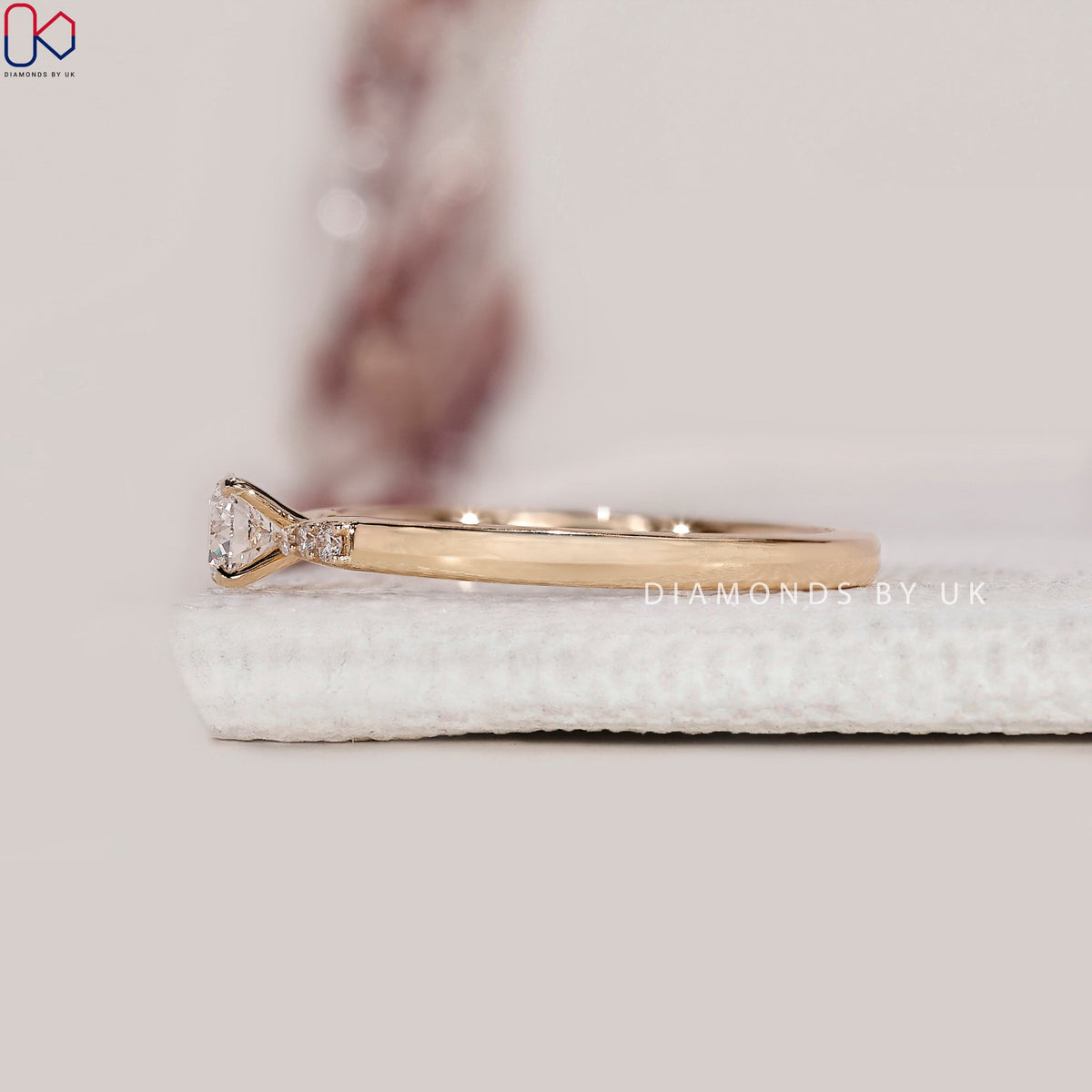 Round Cut Yellow Gold Diamond Ring