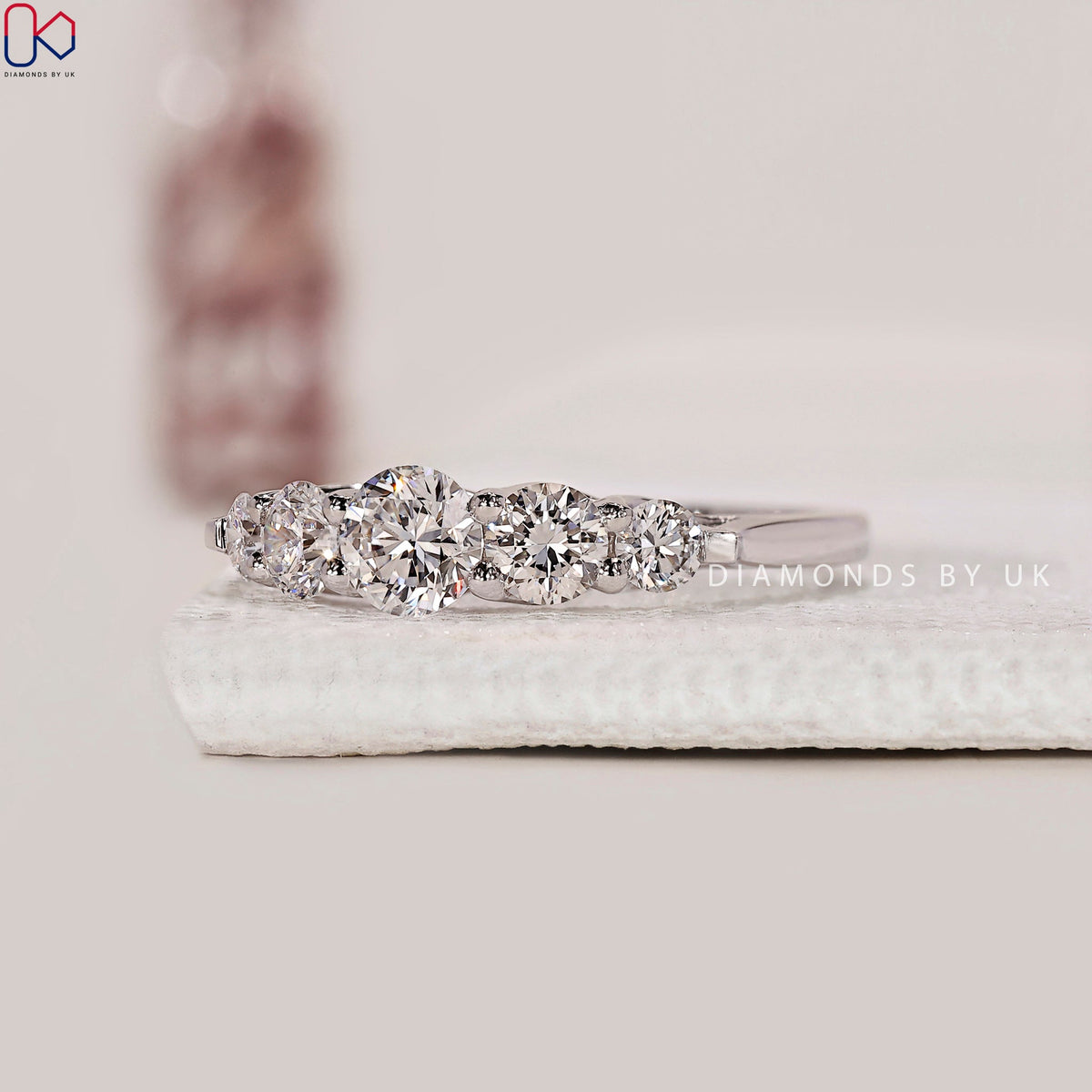 Round Diamond White Gold Wedding Band