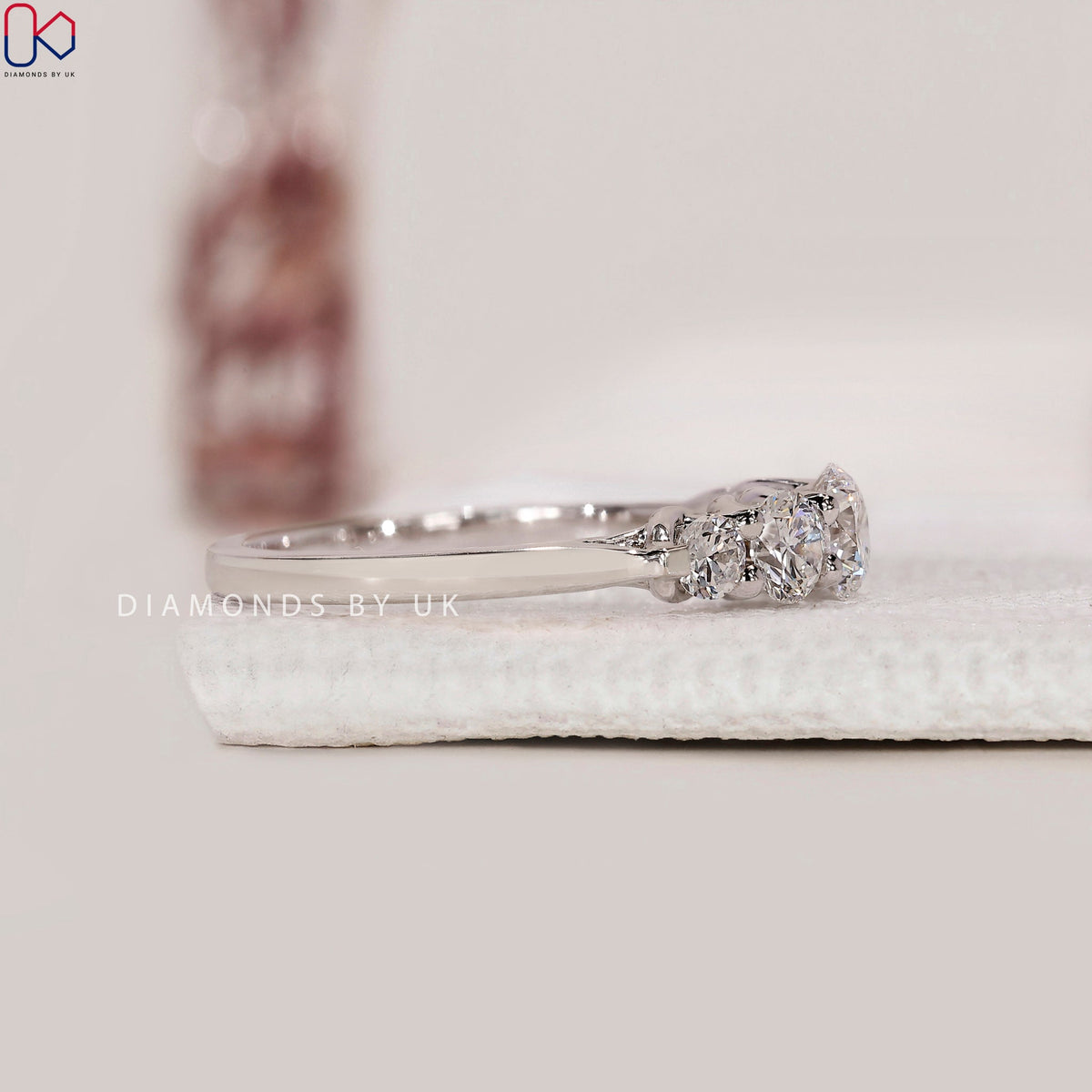 Round Diamond White Gold Wedding Band