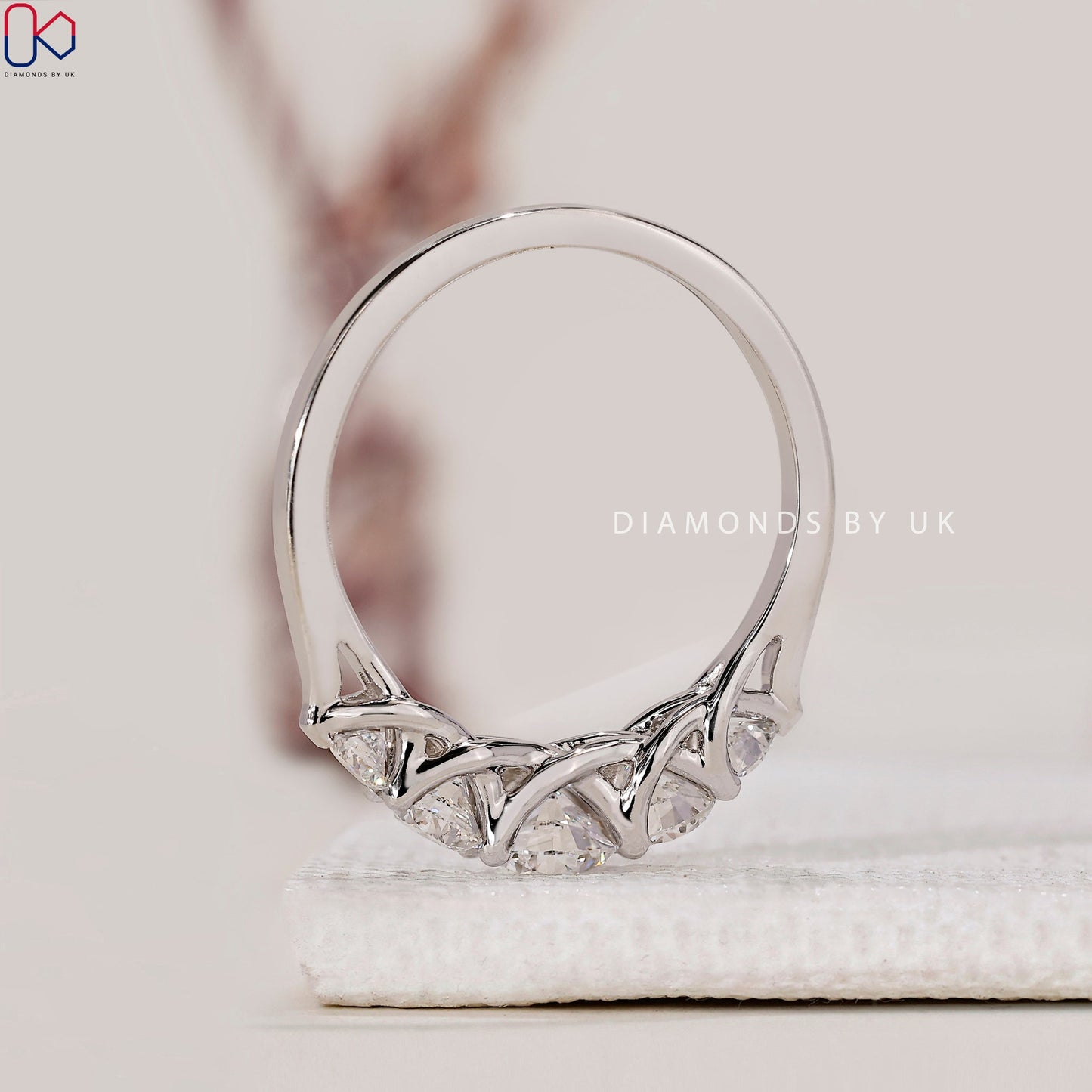Round Diamond White Gold Wedding Band