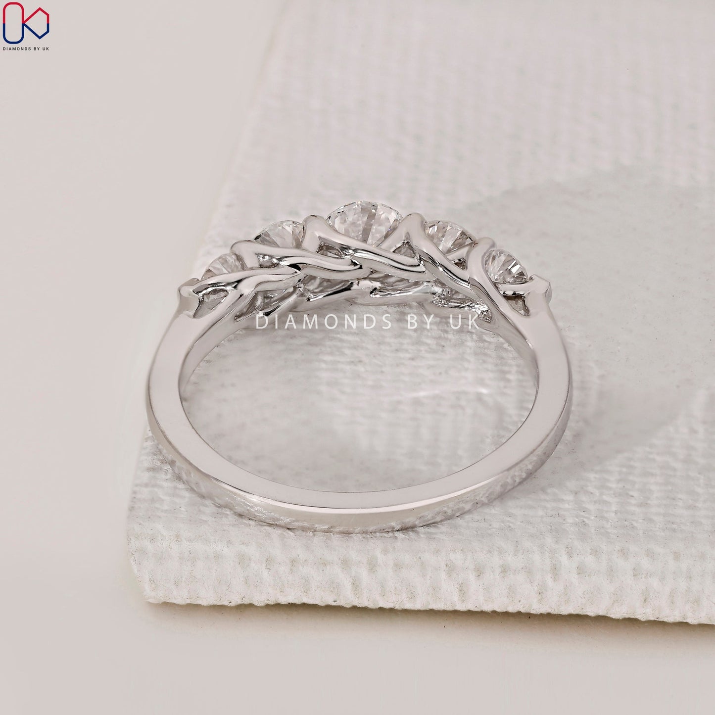 Round Diamond White Gold Wedding Band