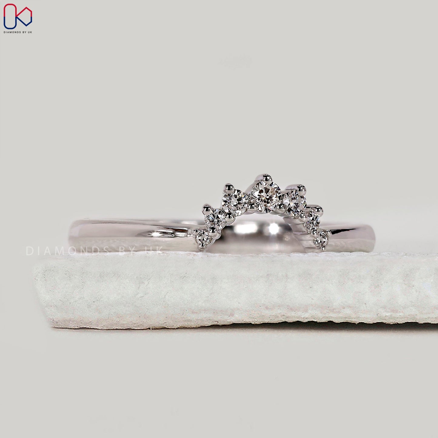 Round Diamond Tiara Wedding Band in Yellow Gold