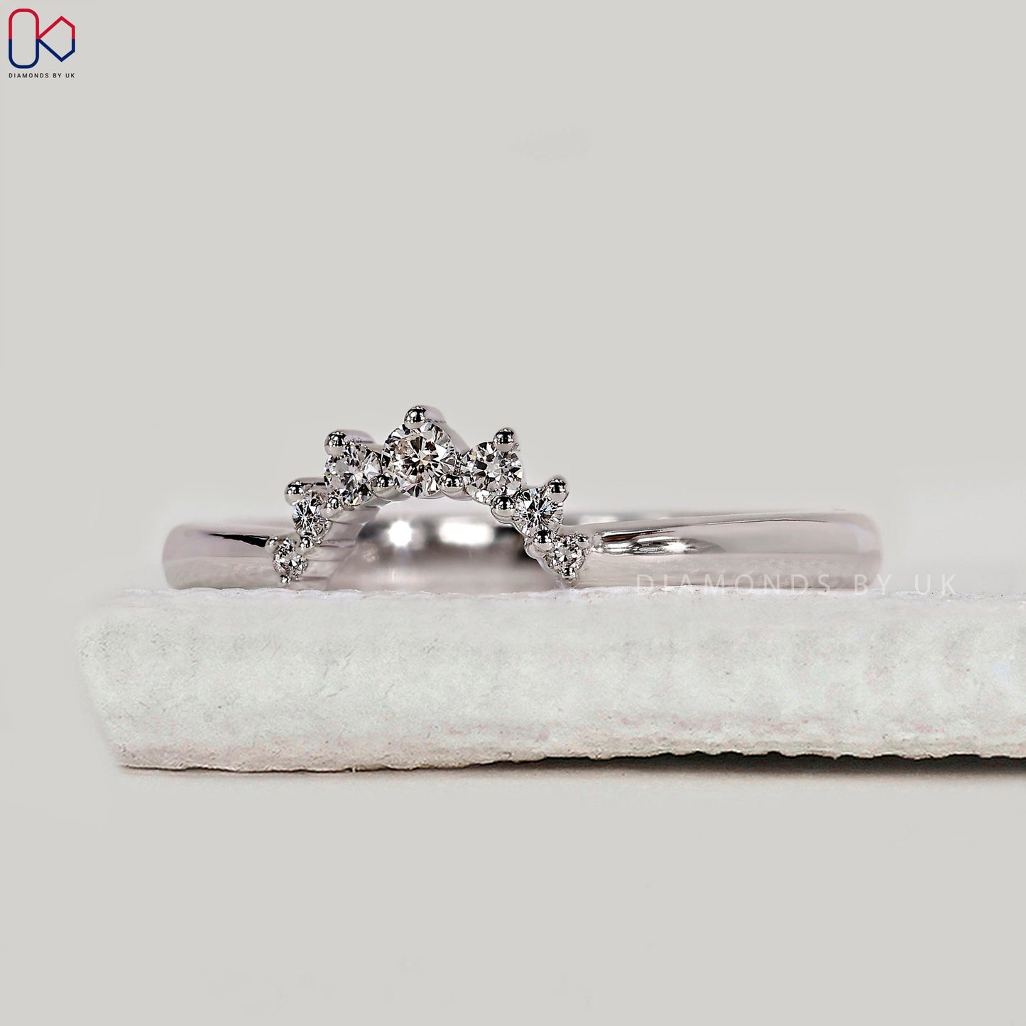 Round Diamond Tiara Wedding Band in Yellow Gold