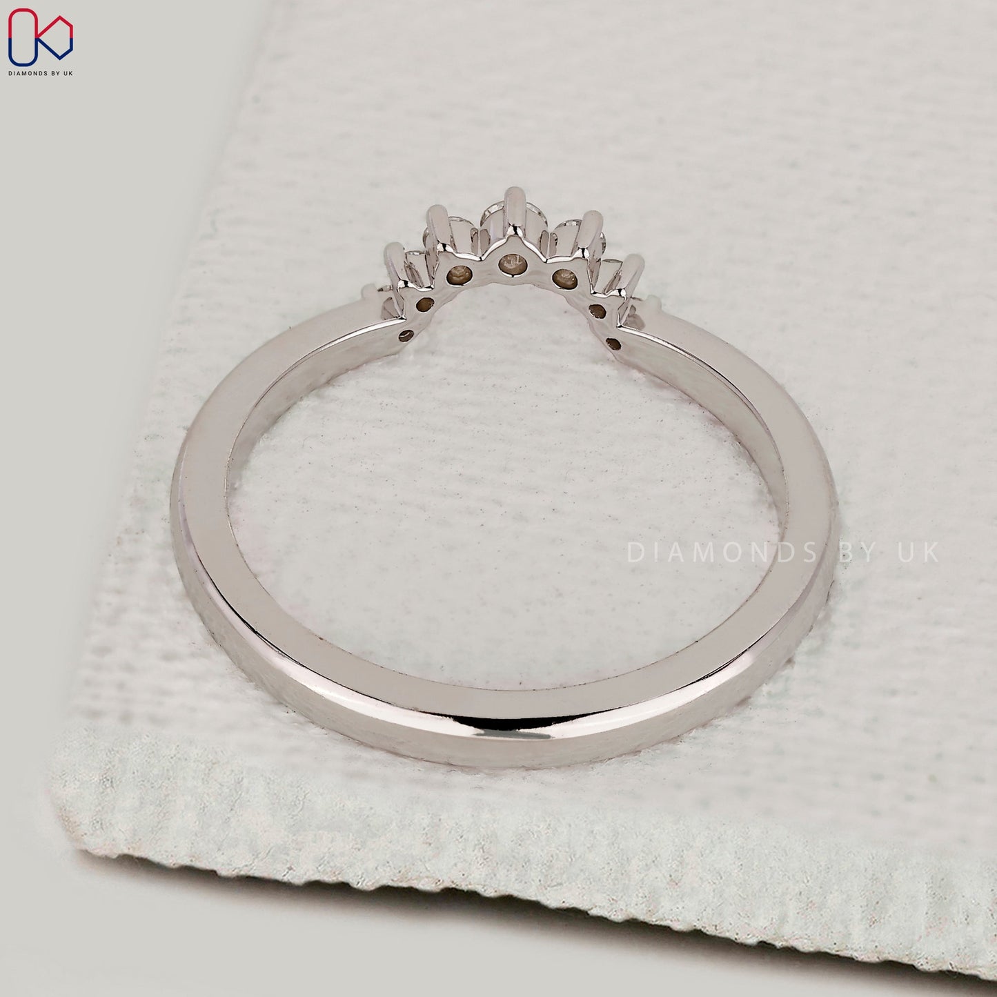 Round Diamond Tiara Wedding Band in Yellow Gold