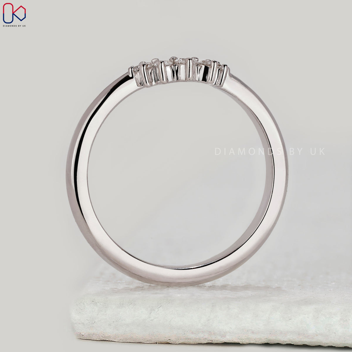 Round Diamond Tiara Wedding Band in Yellow Gold