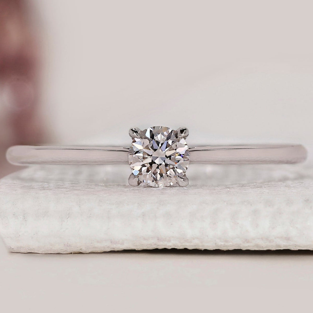 Round Cut Diamond Ring With Solitaire Style