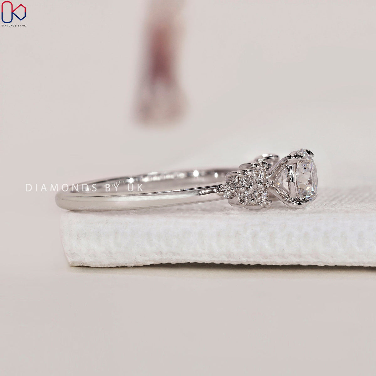 Round Brilliant Cut Diamond Ring - Muse Setting