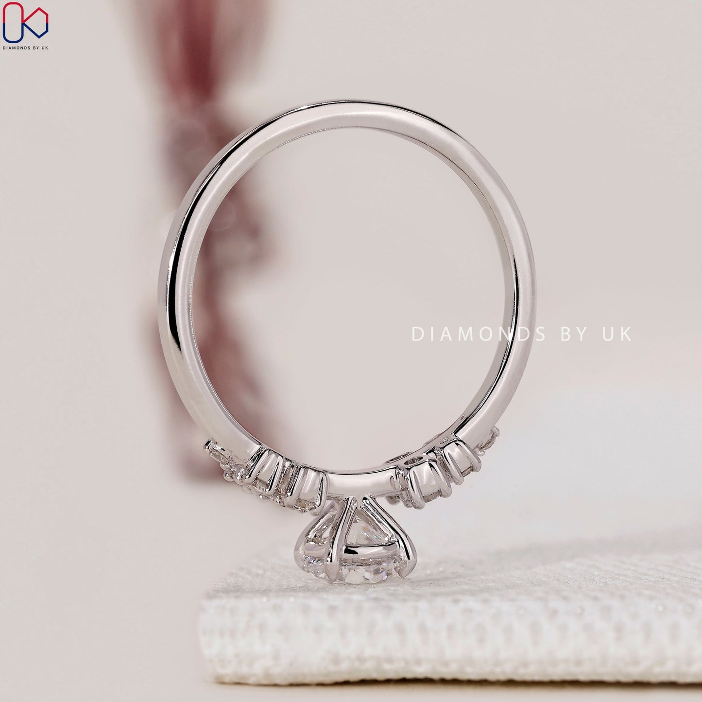 Round Brilliant Cut Diamond Ring - Muse Setting