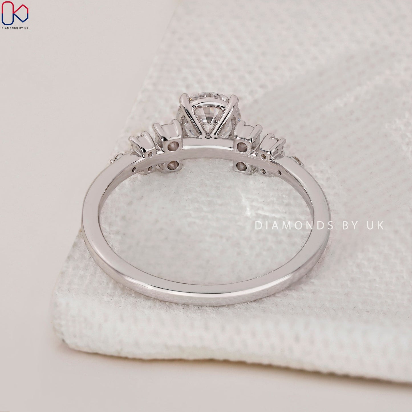 Round Brilliant Cut Diamond Ring - Muse Setting
