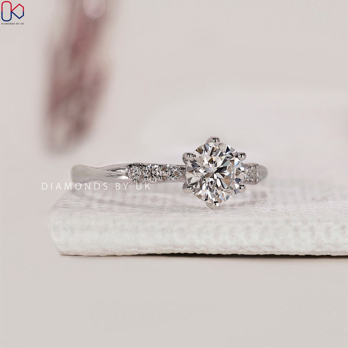 Round Cut Diamond White Gold Engagement Ring