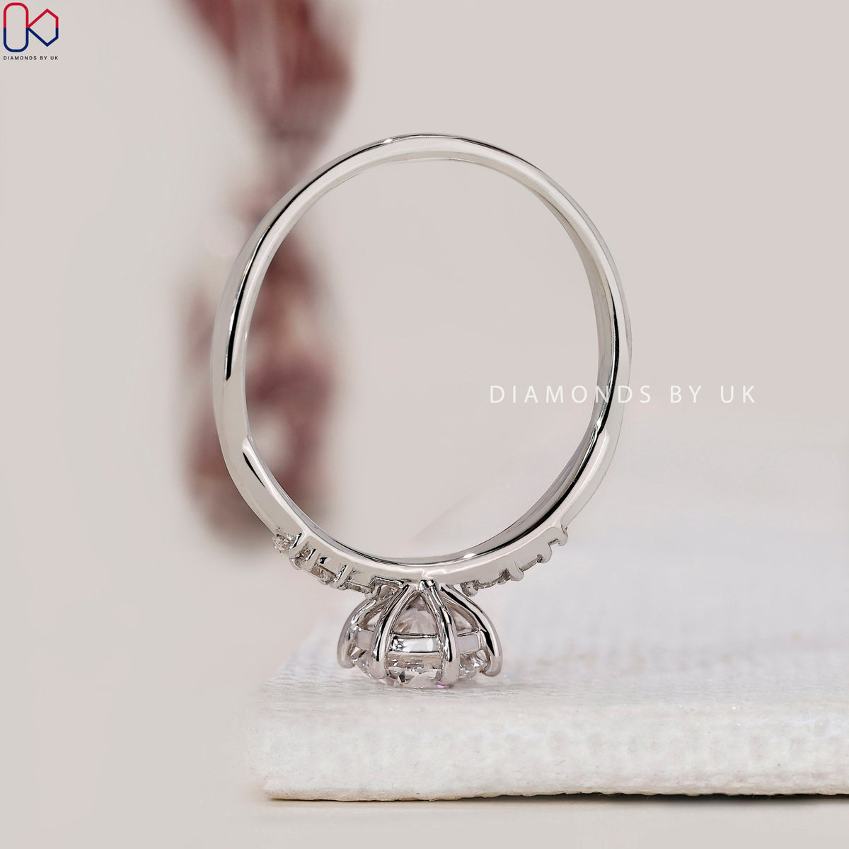 Round Cut Diamond White Gold Engagement Ring