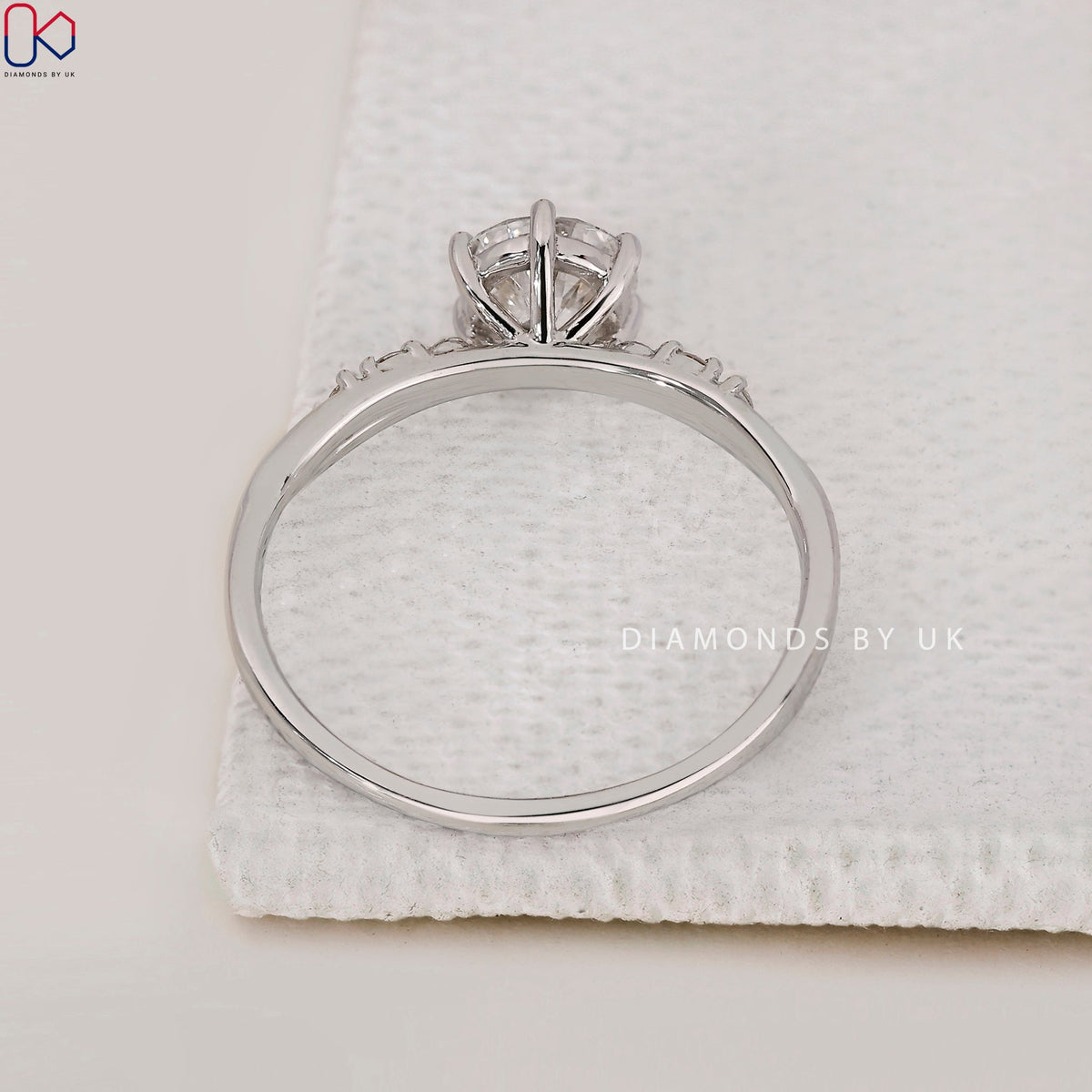 Round Cut Diamond White Gold Engagement Ring