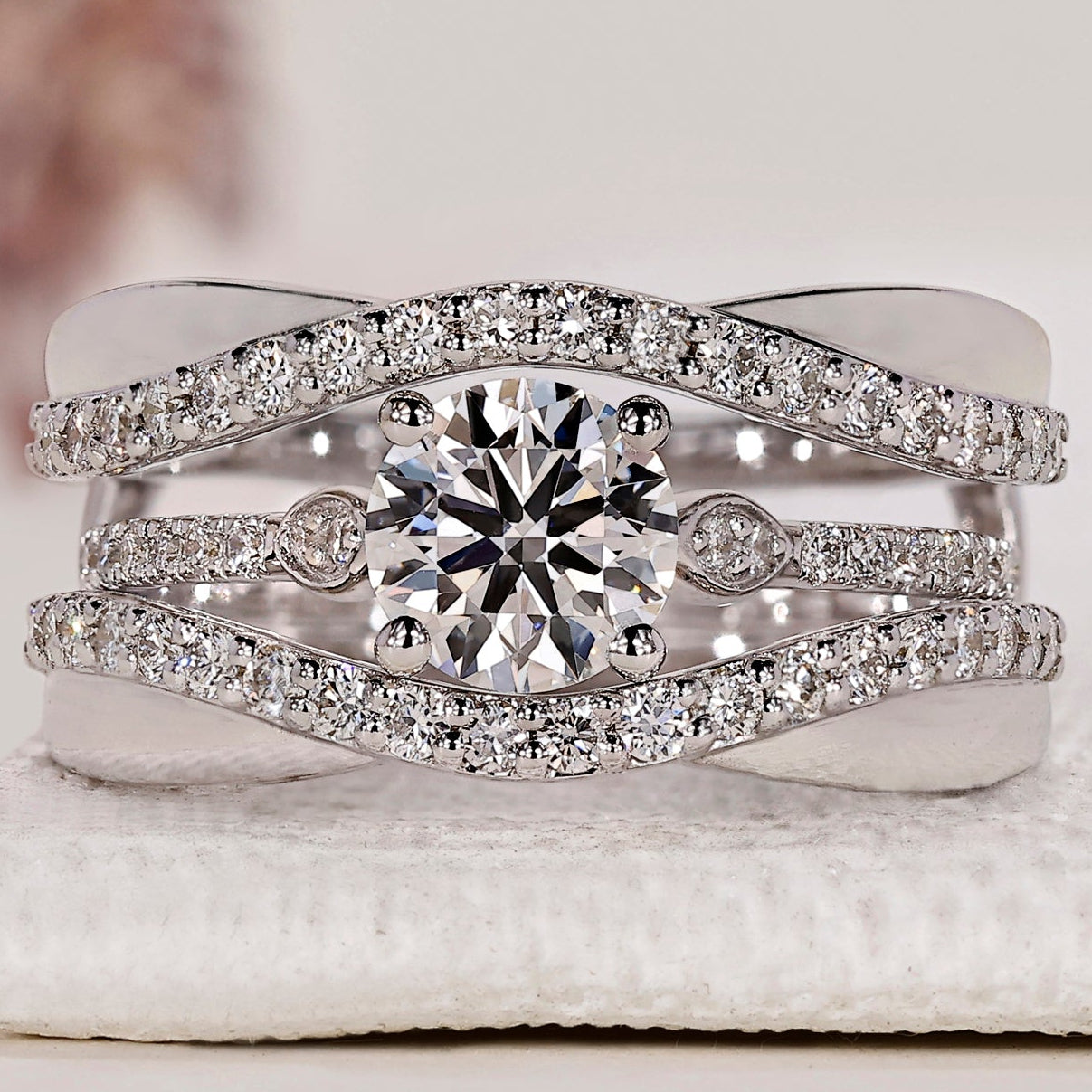Round Cut Bridal Set in White Gold UKBS0037