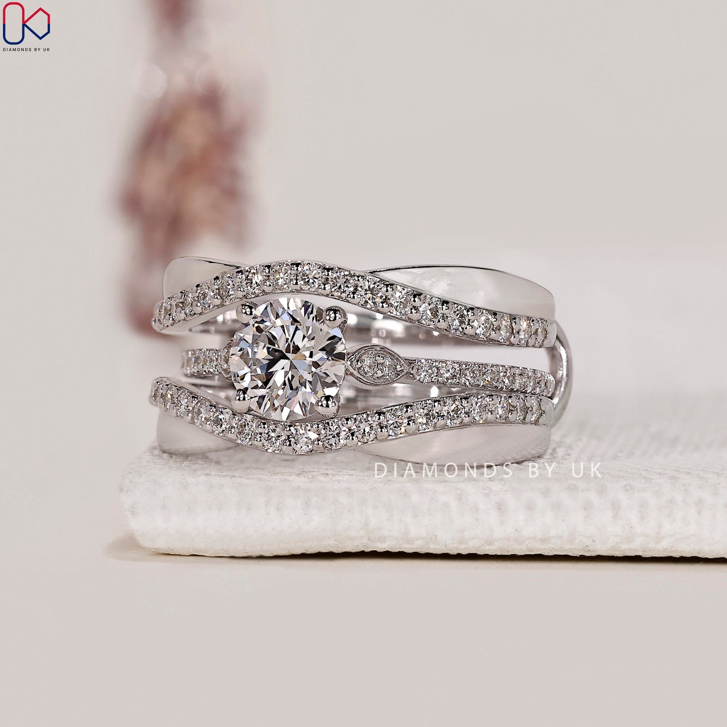 Round Cut Bridal Set in White Gold UKBS0037