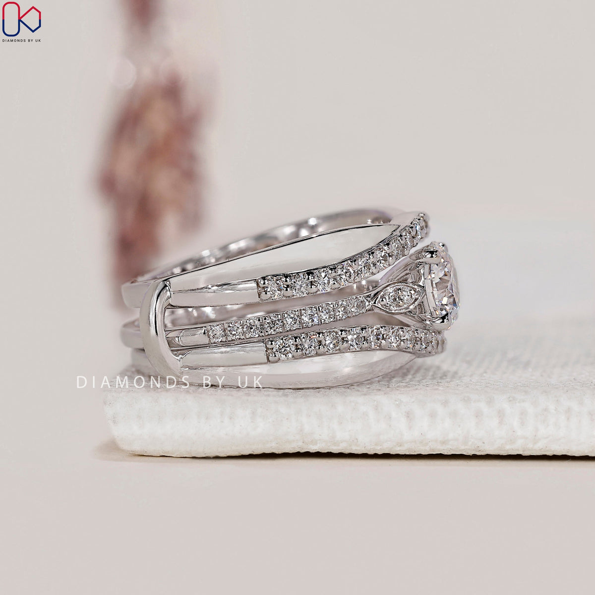 Round Cut Bridal Set in White Gold UKBS0037