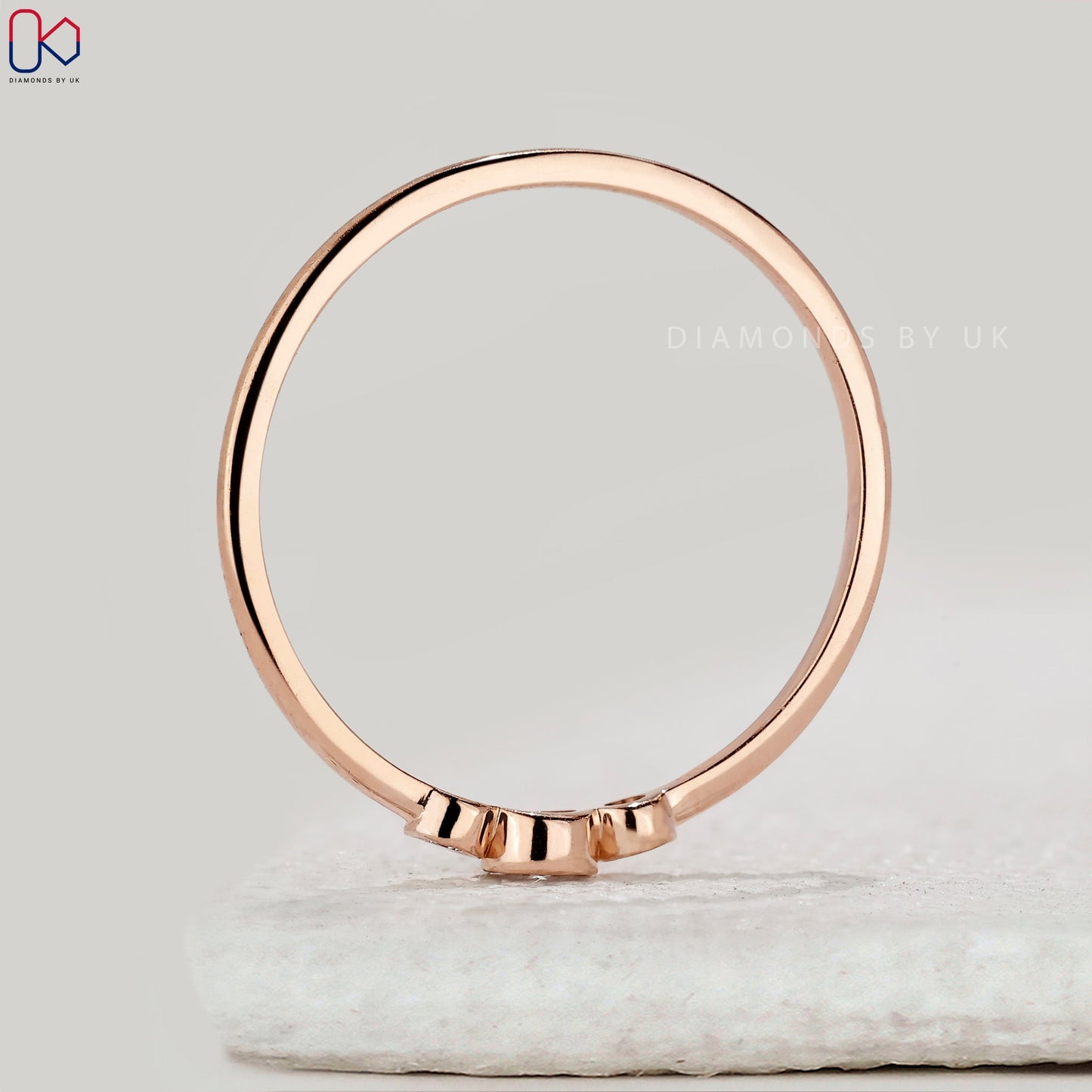Round Diamond 3 Stone Bezel Set Band