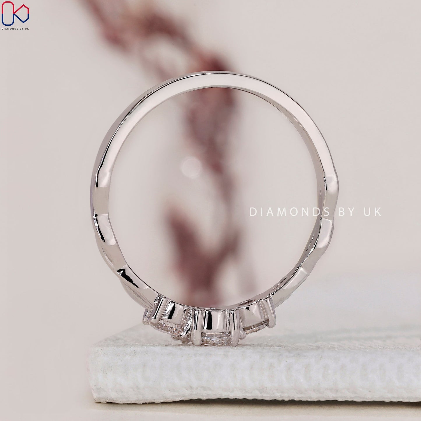 Round Cut Diamond Ring - Twisted Band
