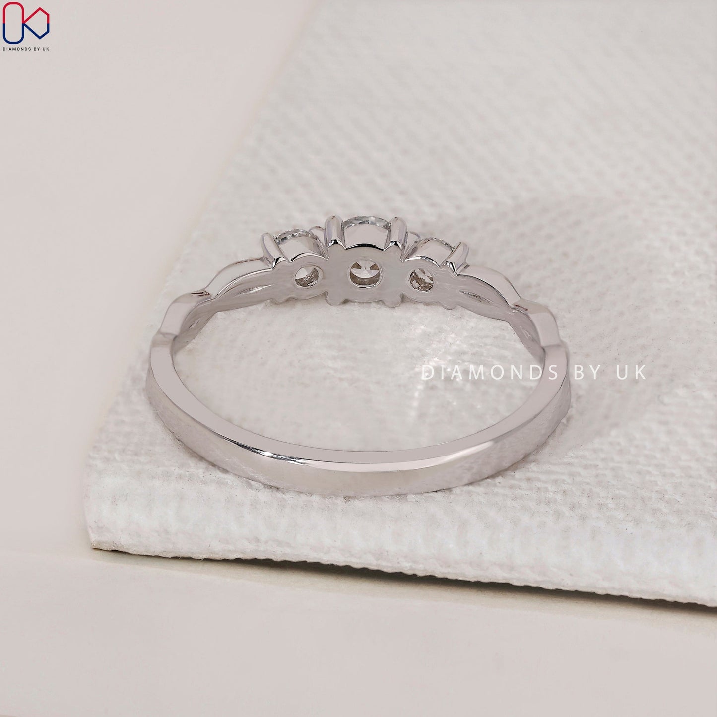 Round Cut Diamond Ring - Twisted Band