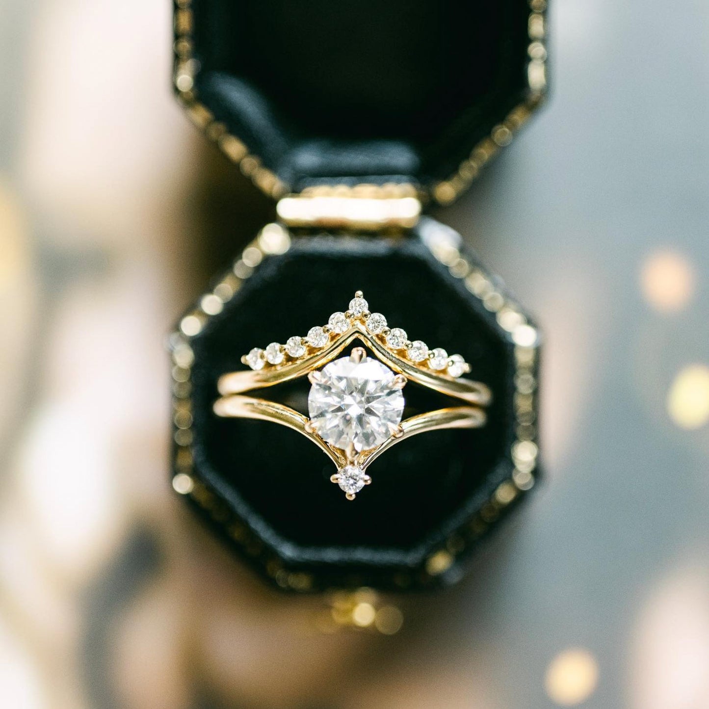 [Aisha] Moonrise Engagement Ring in Diamond / Moissanite