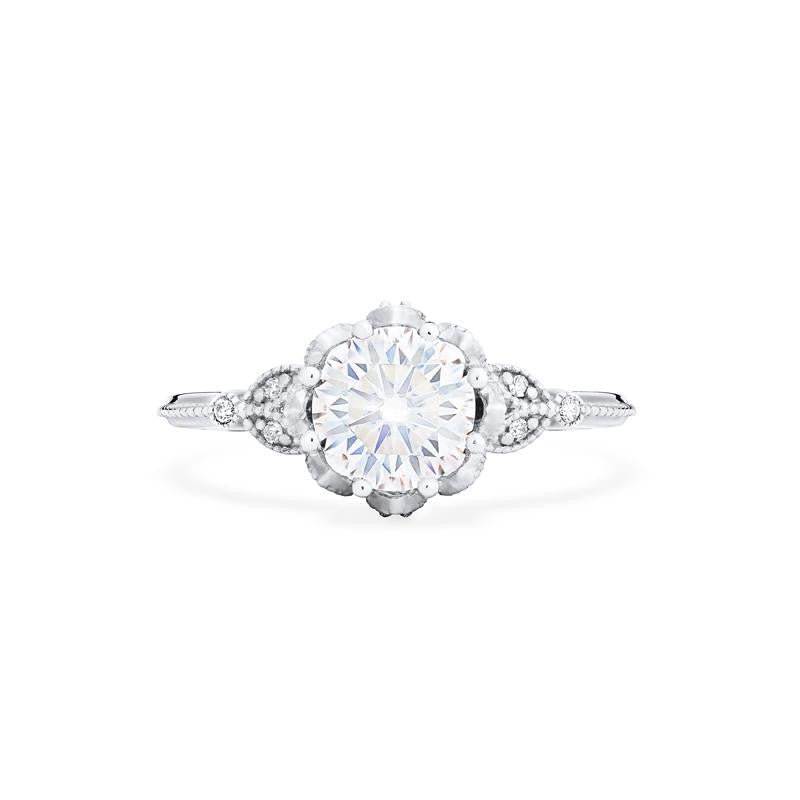 [Evanthe] Vintage Floral Engagement Ring in Diamond / Moissanite