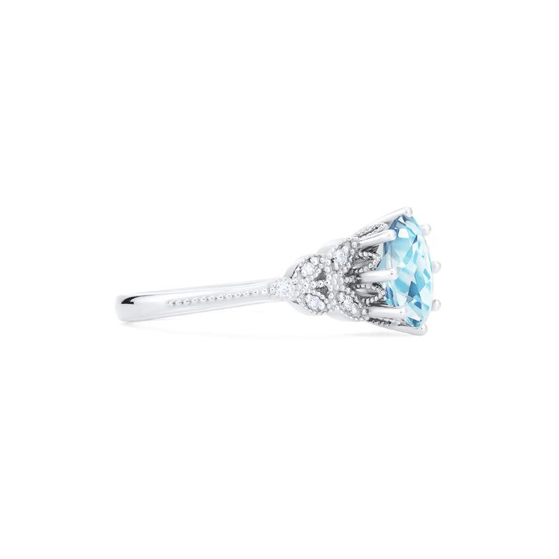 [Olivia] Classic Floral Oval Cut Ring in Aquamarine