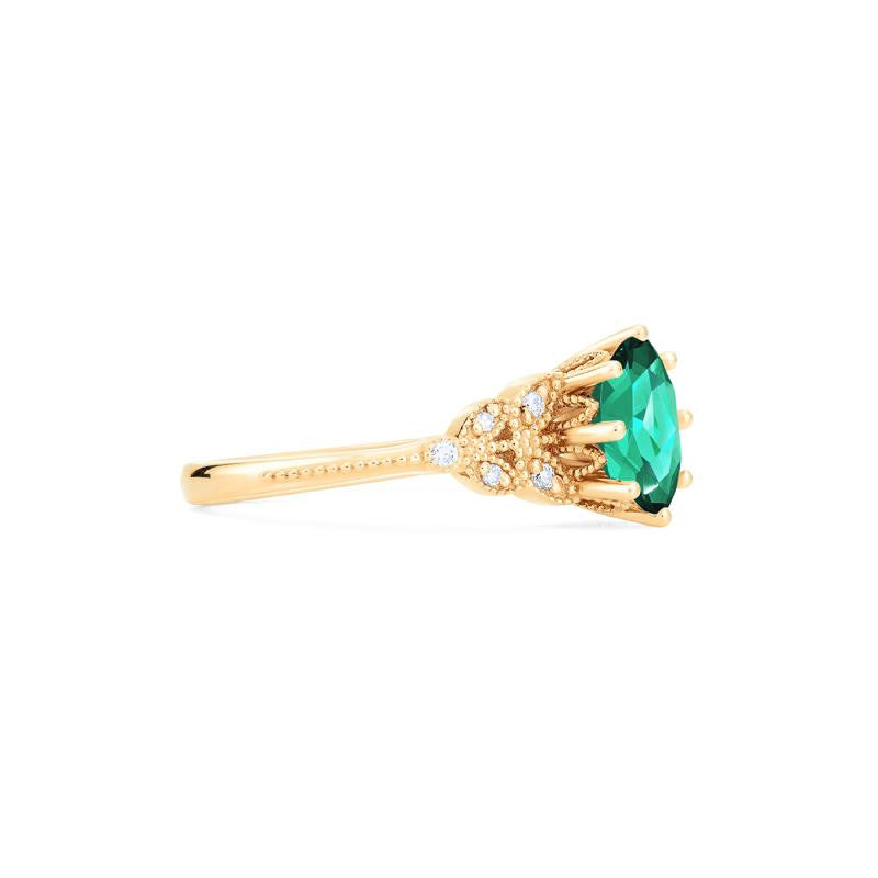 [Olivia] Classic Floral Oval Engagement Ring in Lab Emerald