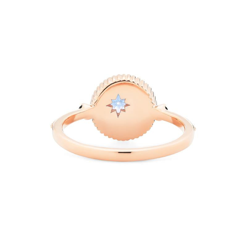 [Luna] Crescent Moon Engagement Ring in Diamond / Moissanite