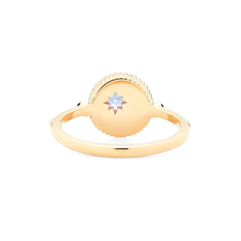 [Luna] Crescent Moon Engagement Ring in Diamond / Moissanite