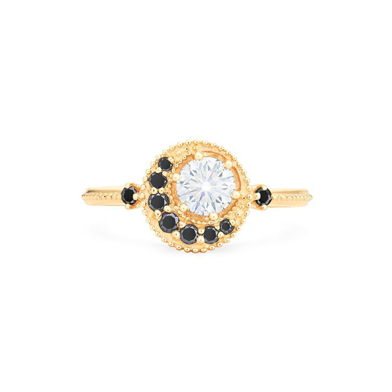 [Luna] Crescent Moon Engagement Ring in Diamond / Moissanite