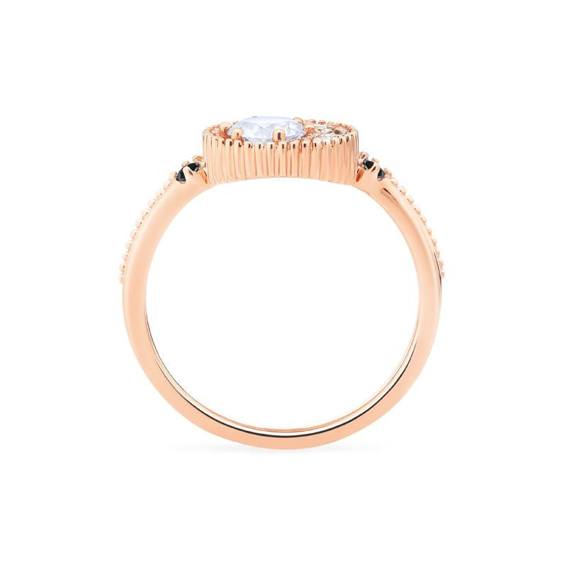[Luna] Crescent Moon Engagement Ring in Diamond / Moissanite