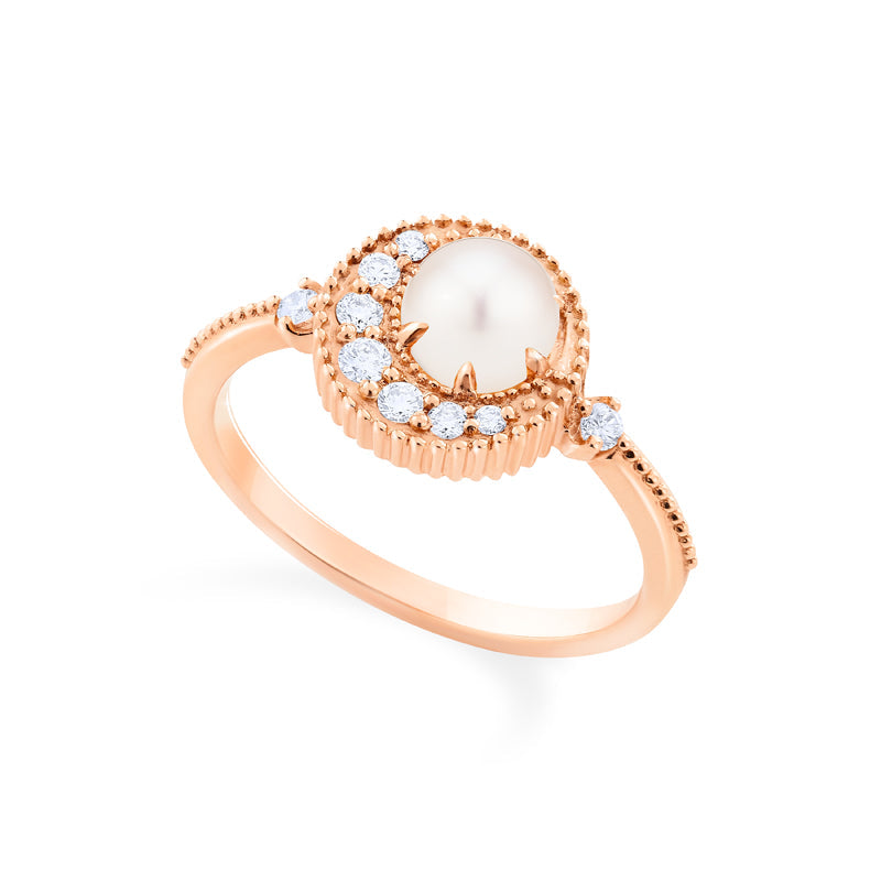 [Luna] Crescent Moon Ring in Akoya Pearl