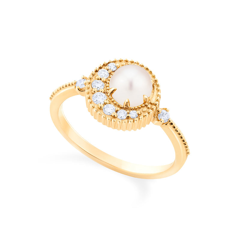 [Luna] Crescent Moon Ring in Akoya Pearl