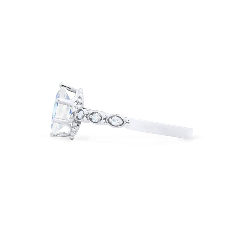 [Evelina] Vintage Classic Crown Oval Engagement Ring in Moonstone